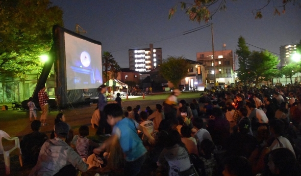 えきひがし映画会