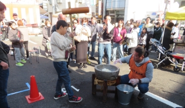 勝川駅前通商店街振興組合　勝川弘法市